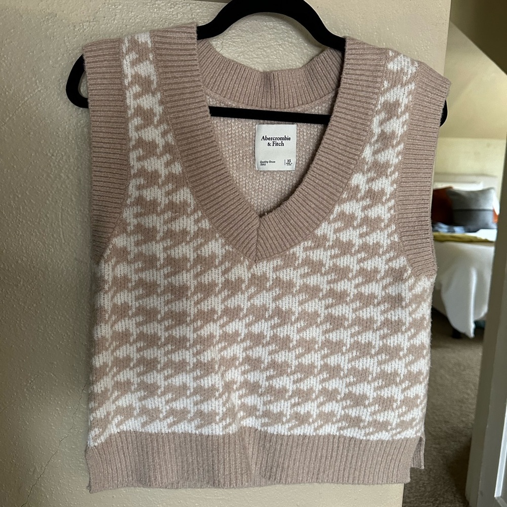 Sweater vest